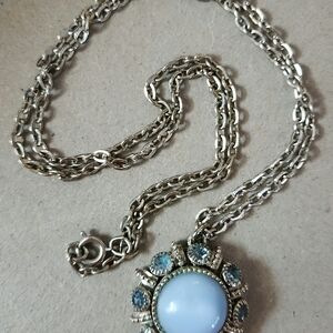 Avon Elegant Silver and Blue Pendant Necklace